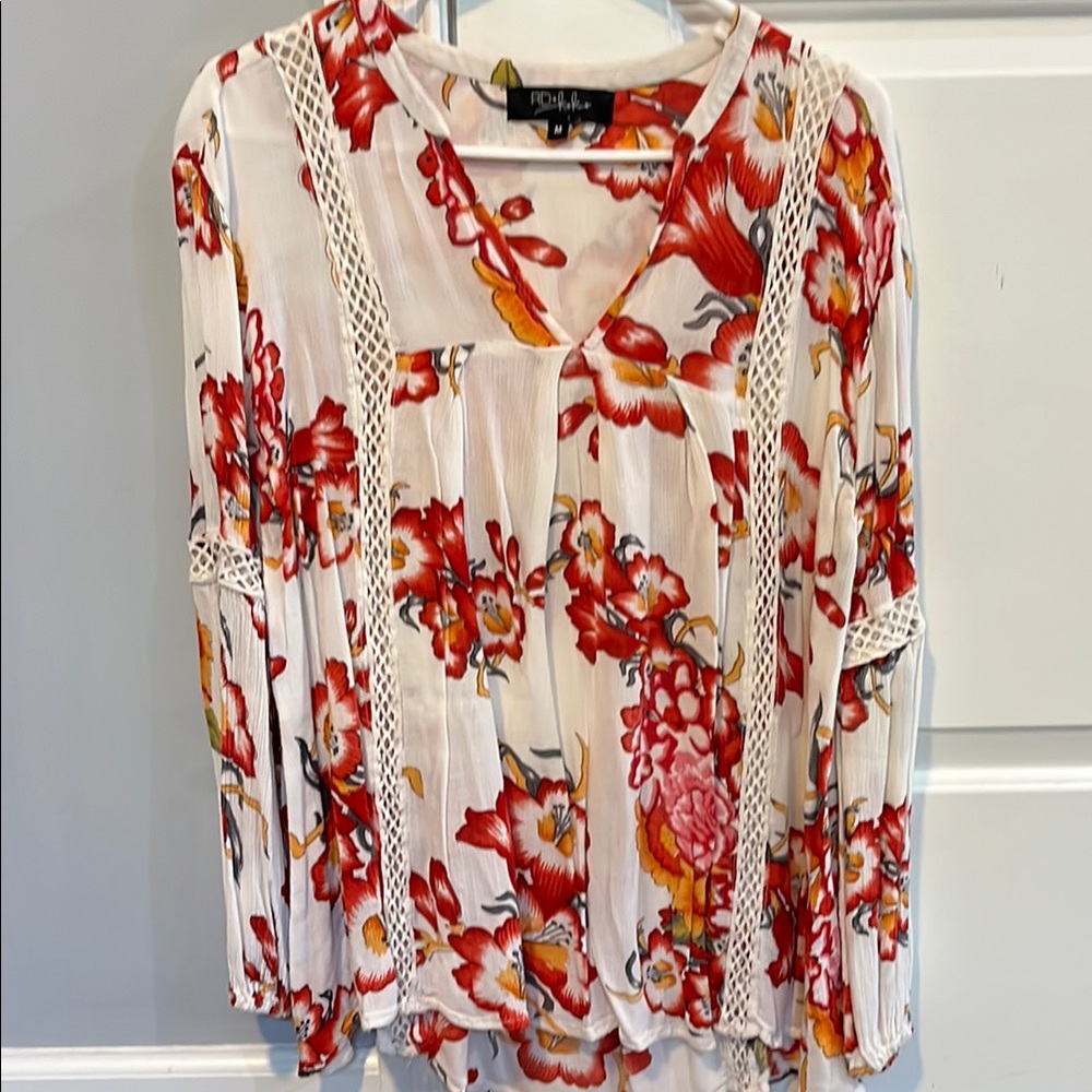 RD Style White and Cream Pleated 3/4 Sleeve Blouse